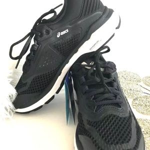 💕 ASICS Women’s Running Shoes GT -2000 6 ($120)